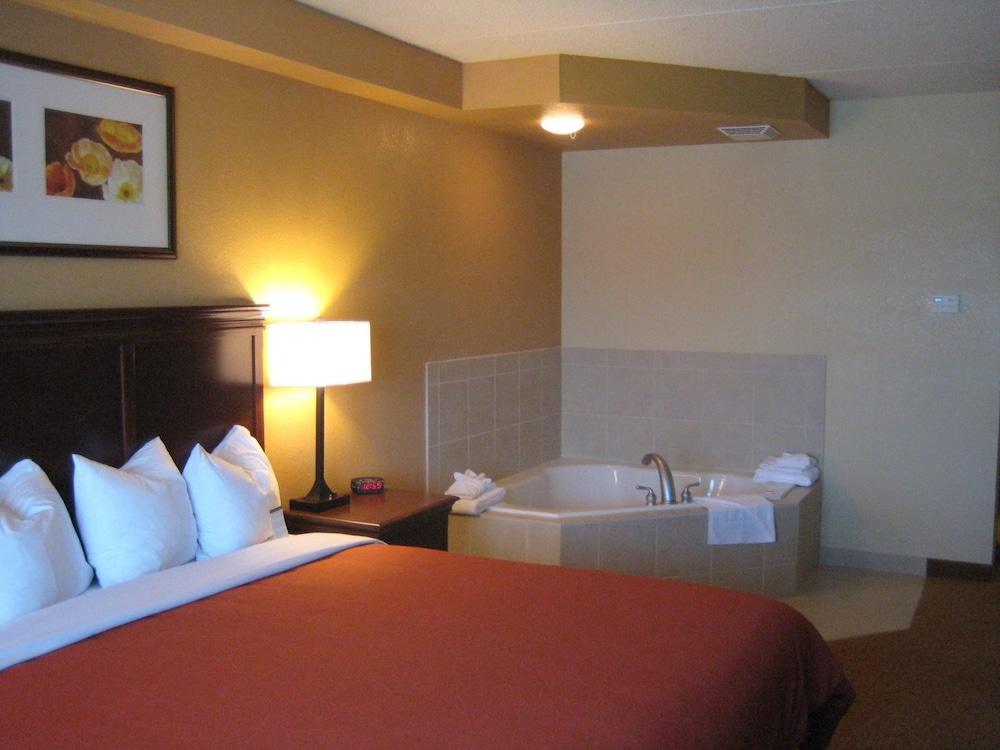 Country Inn & Suites By Radisson, Lexington Park California Room photo