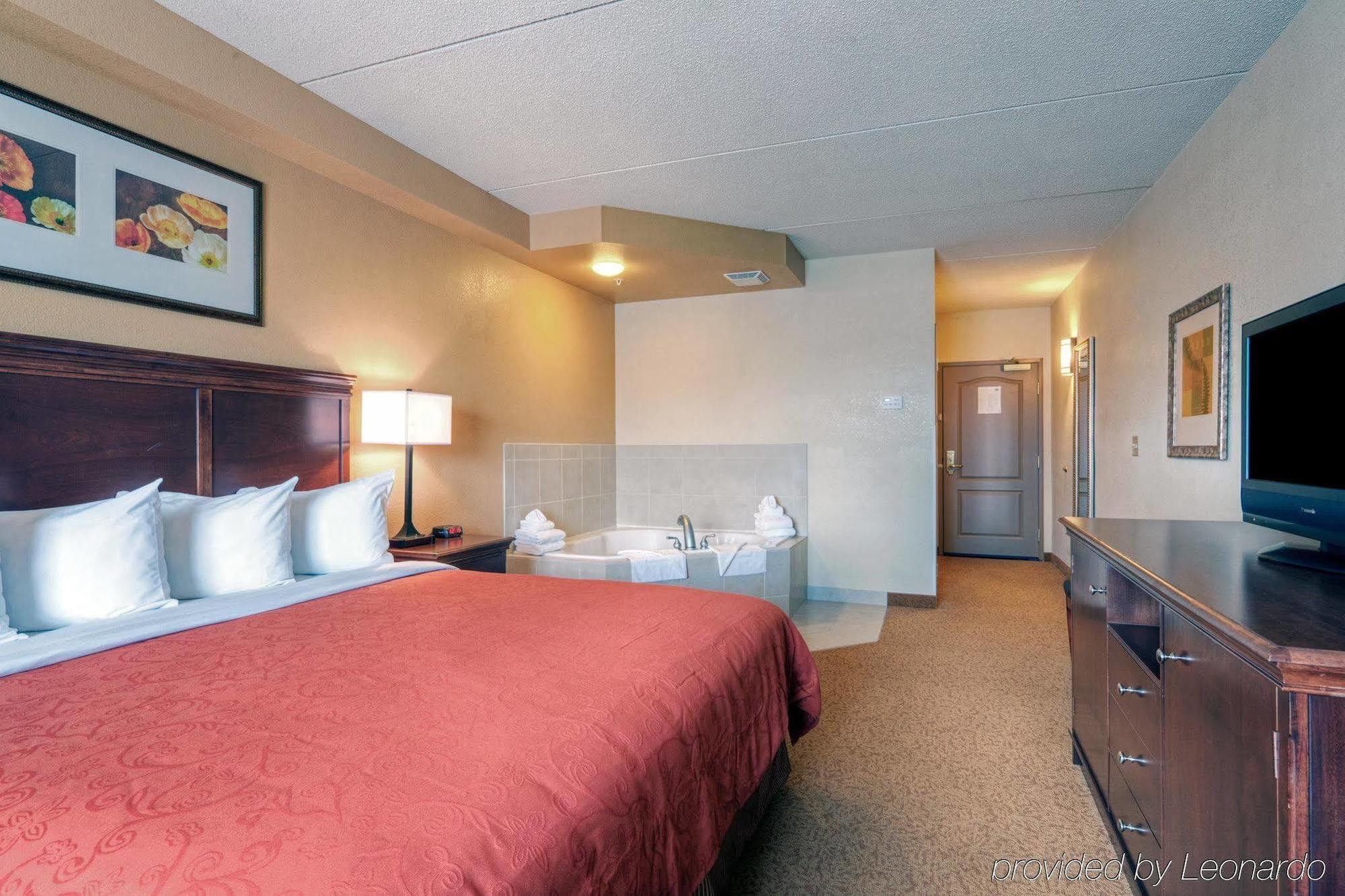 Country Inn & Suites By Radisson, Lexington Park California Room photo